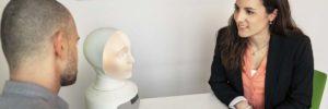 DNB först i världen att använda en social AI-robot för rekrytering till internship-program