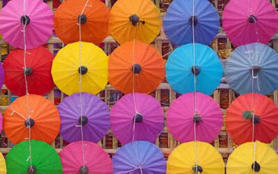 Bild med färgstarka paraplyer som illustrerar rekryteringstrenden Kvantifierad kompetens inkl Talent SCORE CARDS och bedömningsmatriser, som TNG tar upp i sin årliga trendspaning 2018.