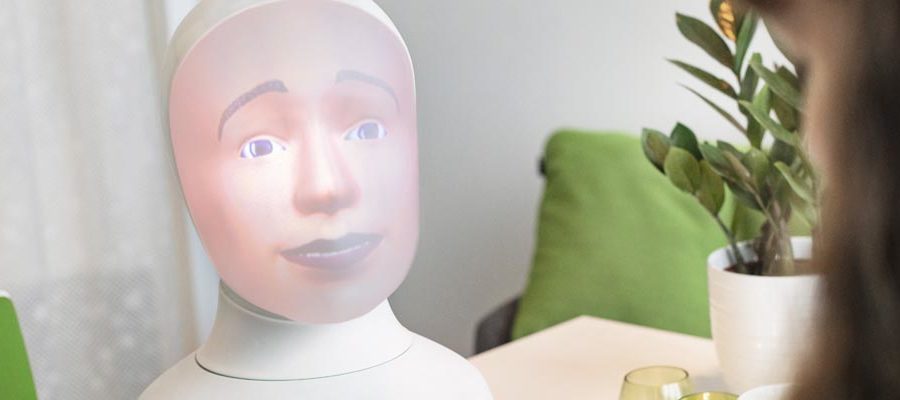 Allt fler satsar på fördomsfria robotintervjuer med Tengai via TNG