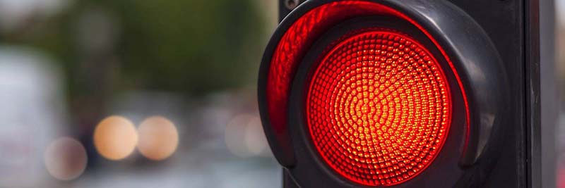 Stoppljus som symboliserar vad du inte som chef ska fråga på en anställningsintervju