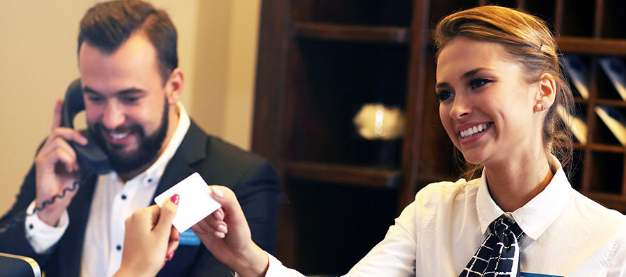 Hotellreceptionister. TNG kan hjälpa dig avgöra om hotellreceptionisten är bra på logistik