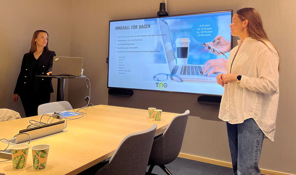 TNG:s kursledare Ida Nordin och Rebecca Andersson bjöd på både föreläsning och workshop på Alecta. 