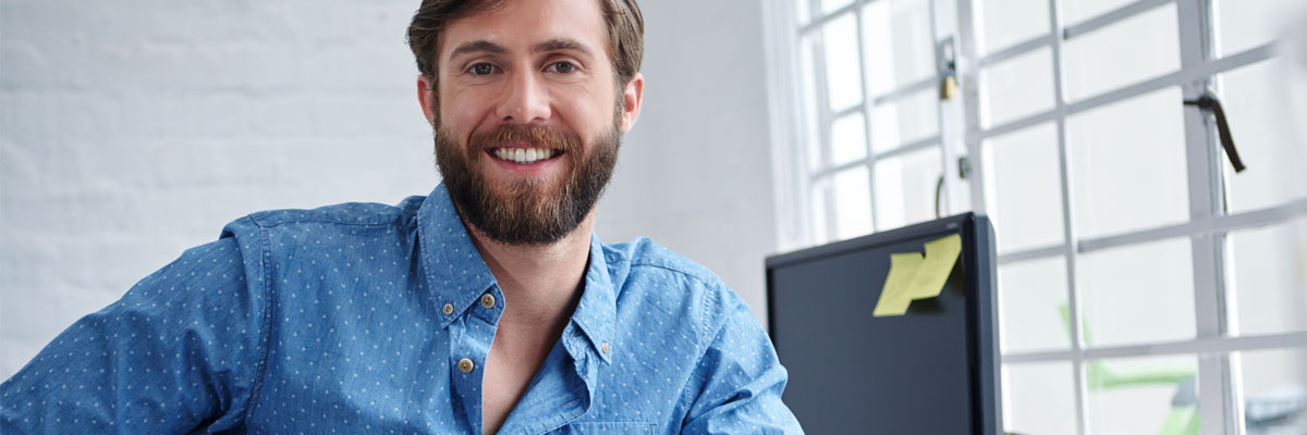 HR-chef som arbetar med digitala verktyg och AI i sitt dagliga arbete