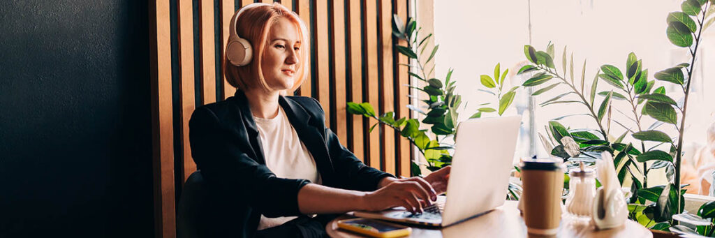 Hashtaggen "Lazy girl job" har fått stor genomslagskraft i sociala medier runt om i världen.