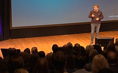 Anders Moberg på scen under Unbiased Day 2024 från TNG och Ada Digital.