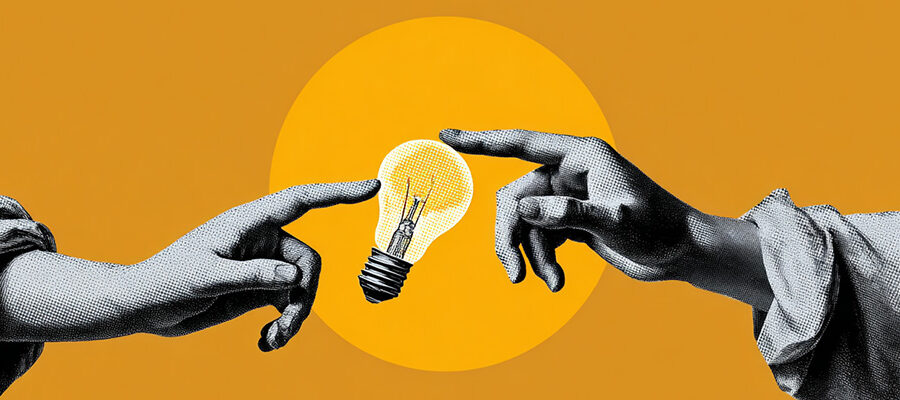 Två händer som sträcker sig mot en glödlampa som symboliserar knowledge spillover - affärskritiskt i AI-eran.